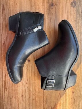 Vionic Millie Buckle Leather Ankle Bootie Black Almond Toe Boots Women's 8 Wide